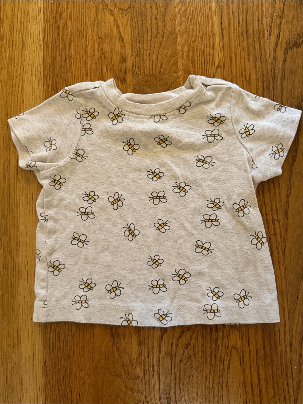 Hanna Andersson Cream Tee with Yellow Bee Motif